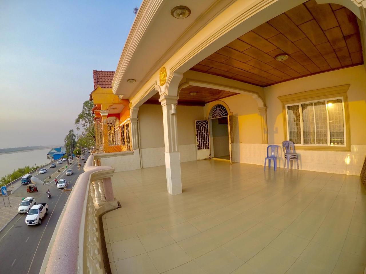 Hengheng II Guest House Kratie Extérieur photo